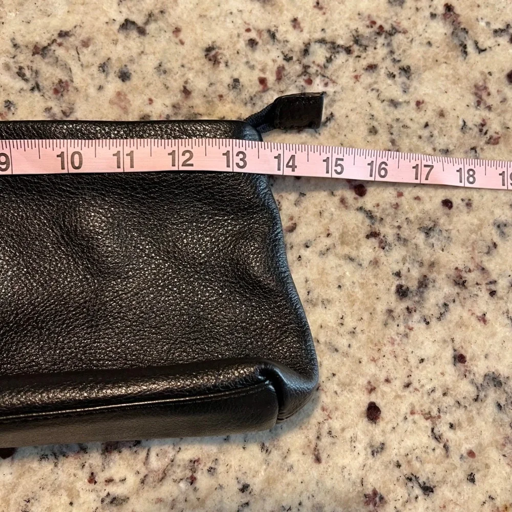 Kenneth Cole Reaction Wristlet Clutch Womens Large Black Leather Minimalist Zip